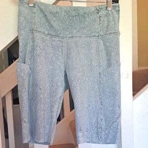 Lululemon Gorgeous Powder Blue Lazer Cut Hem Shorts Like NEW 8